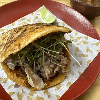 Comal Oculto - This Gordita was really good the sauces here are the real winner rather than the actual dishes - México, D.F., DIF Comal Oculto - This Gordita was really good the sauces here are the real winner rather than the actual dishes - México, D.F., DIF