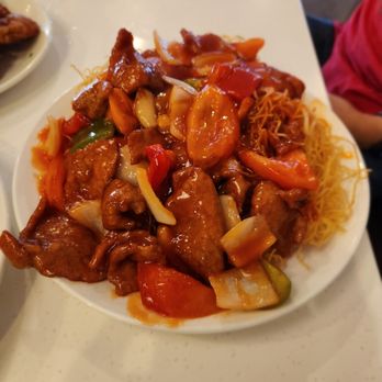 Phoenix Inn Chinese Cuisine - Tomato Beef Chow Mein - Chinese Near Me - Alhambra, California Phoenix Inn Chinese Cuisine - Tomato Beef Chow Mein - Chinese Near Me - Alhambra, California
