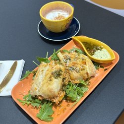 Panini au poulet, sauce maison et chocolat-chaud.
