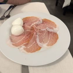 Ambasciata d'Abruzzo - Prosciutto and buffalo mozz