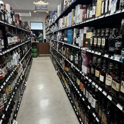 Parkway Wine and Spirit - Aisle