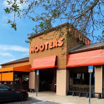 Hooters by null