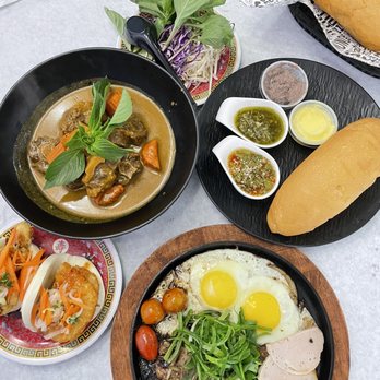 Ba Chi Kitchen And Bar - Steak and egg (bo nè) bottom dish - Vietnamese Near Me - Metairie, Louisiana