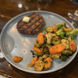 Nico's - Steak and grilled vegetables