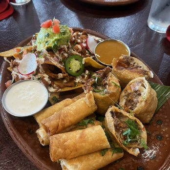 Rosa Madera - Los Favoritos - Mexican Near Me - Sacramento, California Rosa Madera - Los Favoritos - Mexican Near Me - Sacramento, California