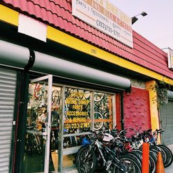 Lion's Bike Shop - Entrance