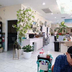 Amour Nail & Hair Studio - Clean