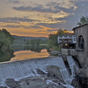 Simon Pearce - At Sunset - New American Near Me - Quechee, Vermont Simon Pearce - At Sunset - New American Near Me - Quechee, Vermont