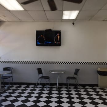 Charlie's Las Palmas Restaurant - a television on the wall - Seafood Near Me - Oakland, California