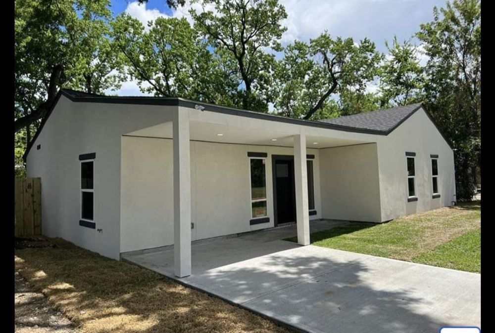 Slide of Montes Framing & Construcción