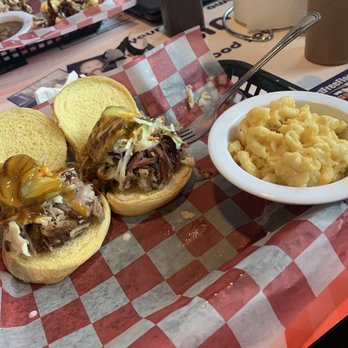 I Barbque Express - Sliders with mac. Already ate one slider - Barbeque Near Me - Fruitland Park, Florida I Barbque Express - Sliders with mac. Already ate one slider - Barbeque Near Me - Fruitland Park, Florida