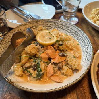 Von's 1000Spirits - salmon pasta - Burgers Near Me - Woodinville, Washington