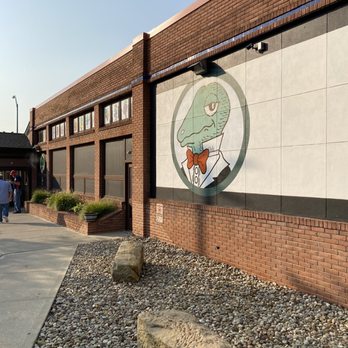 Winking Lizard - The front(?) - American Near Me - Independence, Ohio