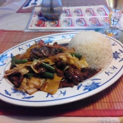 Shanghai Restaurant - Takto vyzerá priemerná porcia v tejto reštaurácii. Bežný človek sa napapá až-až.