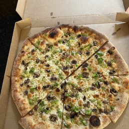 20" white dairy pizza with green peppers and mushrooms 20" white dairy pizza with green peppers and mushrooms