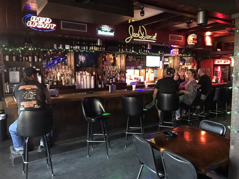 GLORIA’S H & C RESTAURANT & LOUNGE 21 Photos 106 Merchants Blvd