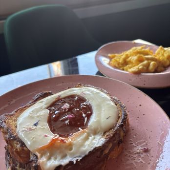 6th & G Breakfast - Guavas & Cream French Toast - Breakfast & Brunch Near Me - San Diego, California