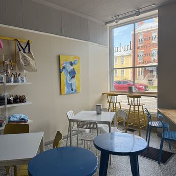 Lu Lu Ice Cream - seating - Ice Cream & Frozen Yogurt Near Me - Vergennes, Vermont Lu Lu Ice Cream - seating - Ice Cream & Frozen Yogurt Near Me - Vergennes, Vermont