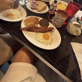Uptown Cafe - Breakfast & Brunch Near Me - Carmel, Indiana