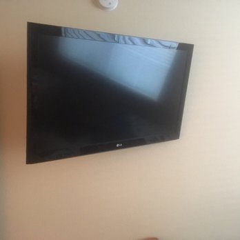 LA Smart Home Systems - 48" full motion mount with no cords exposed - Home Theatre Installation Near Me - Sherman Oaks, California LA Smart Home Systems - 48" full motion mount with no cords exposed - Home Theatre Installation Near Me - Sherman Oaks, California