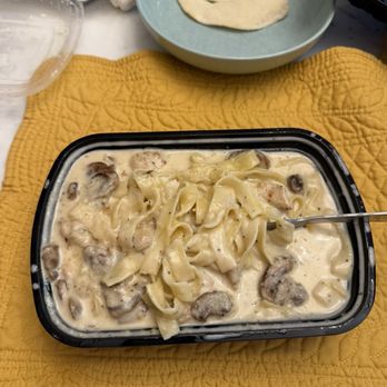 Pastatastic - Chicken Fettuccine with mushrooms and Parmesan, Delicious - Food Trucks Near Me - Salem, Oregon Pastatastic - Chicken Fettuccine with mushrooms and Parmesan, Delicious - Food Trucks Near Me - Salem, Oregon
