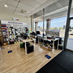 TechStreet - Inside store
