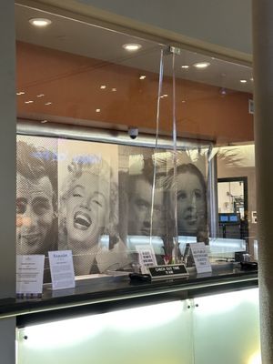 Ramada Plaza by Wyndham West Hollywood Hotel & Suites by null