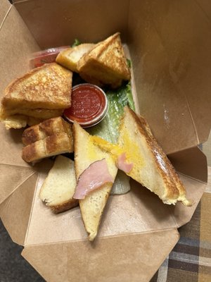 Linda's Tavern by null