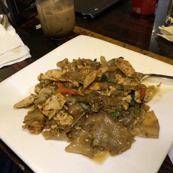 Spicy Shallot - Pad see ew - Thai Near Me - Elmhurst, New York Spicy Shallot - Pad see ew - Thai Near Me - Elmhurst, New York
