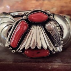 Nakai Trading - Authentic coral bracelet