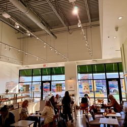 Tous Les Jours - Warm & Cozy Interior