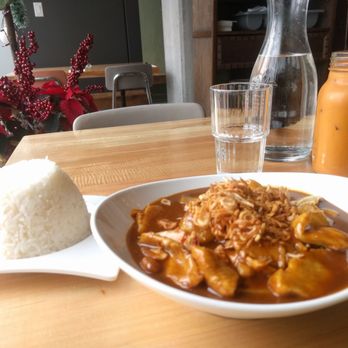 Sukhothai - Gaeng masaman, delicious! With rice and Thai ice tea - Thai Near Me - Toronto, Ontario