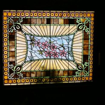 Peter Herdic Inn - 1st floor landing stained glass. Just gorgeous! - Guest Houses Near Me - Williamsport, Pennsylvania