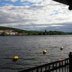 Magog River Gorge - rest stop on the lake