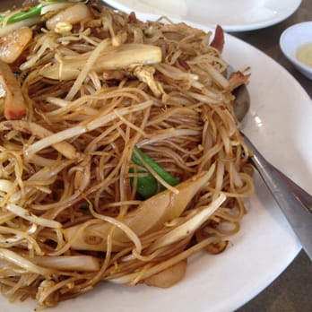Shanghai Classic Restaurant - Stir fried vermicelli with char siu, onions, shrimp and bean sprouts - Chinese Near Me - Calgary, Alberta