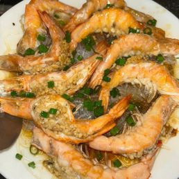 Garlic shrimp over fun see (bean thread noodles aka long rice) Garlic shrimp over fun see (bean thread noodles aka long rice)
