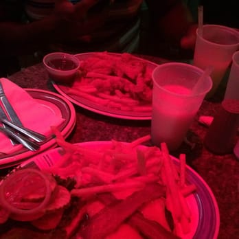 Wet Willie's - Food Was So good! Burger and Chicken Tenders - Lounges Near Me - Miami Beach, Florida