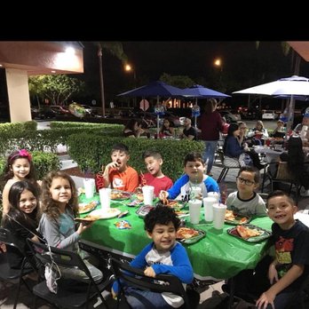Donna Sarah - Family pizza party! - Pizza Near Me - Cooper City, Florida