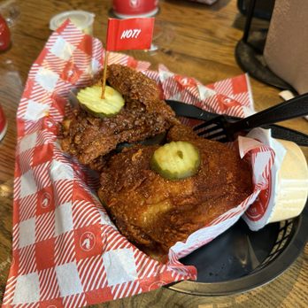 Hattie B's Hot Chicken - Birmingham - Half chicken - Sandwiches Near Me - Birmingham, Alabama