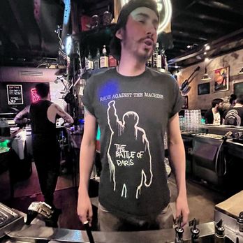 Dr. Feelgood - Amazing bar tenders - Pubs Near Me - Paris, 75 Dr. Feelgood - Amazing bar tenders - Pubs Near Me - Paris, 75