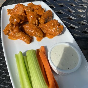 Robert Renzoni Vineyards - Chicken wings - Wineries Near Me - Temecula, California