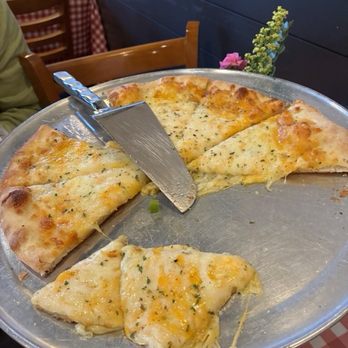 D'Fontana - Garlic cheese flatbread with side of marinara - Italian Near Me - Green Cove Springs, Florida