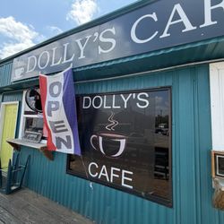 Dolly's Cafe - Front of shop