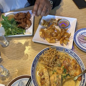 Charm Siam Restaurant - Fried Shrimp, Kao Soi, 8 Piece Crab Cheese Wontons - Noodles Near Me - Long Beach, California