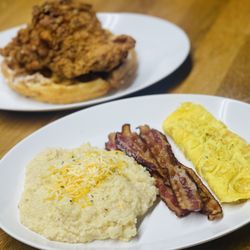 Jade’s - Grits & Eggs Plate
