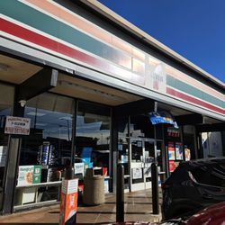 7-Eleven - The front
