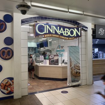 Cinnabon - Entrance. - Bakeries Near Me - Honolulu, Hawaii