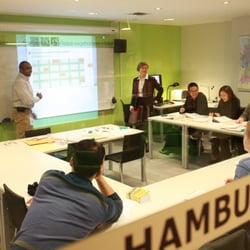 Goethe-Institut - Classroom "Hamburg" equipped with the latest learning and presentation technologies, including Wi-Fi, PCs and document cameras.