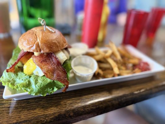 Deluxe Bar & Grill by null