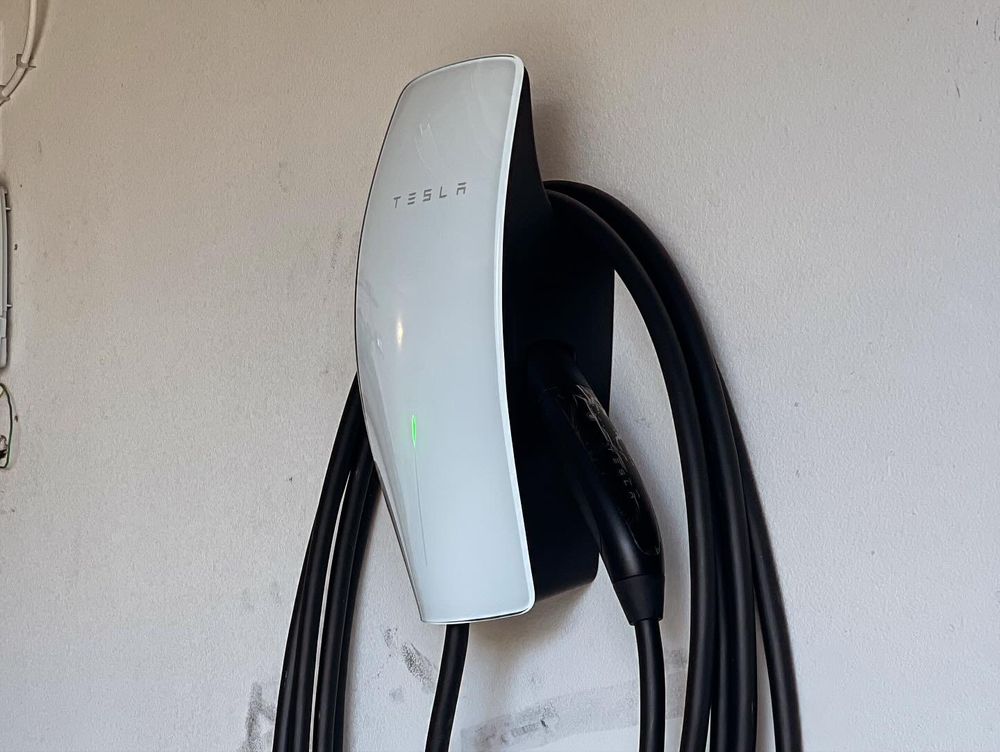 Slide of Smart Plug EV